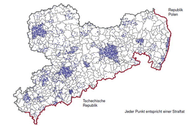 Die Karte verdeutlicht die Konzentration von Delikten, die im Zusammenhang mit Methamphetamin in kristalliner Form stehen. In den Kreisfreien Städten Dresden, Leipzig und Chemnitz gibt es eine besonders hohe Konzentration an Straftaten. Ebenfalls eine hohe Konzentration findet sich in der Stadt Annaberg-Buchholz im Erzgebirgskreis und an der südlichen Grenze zu Polen.